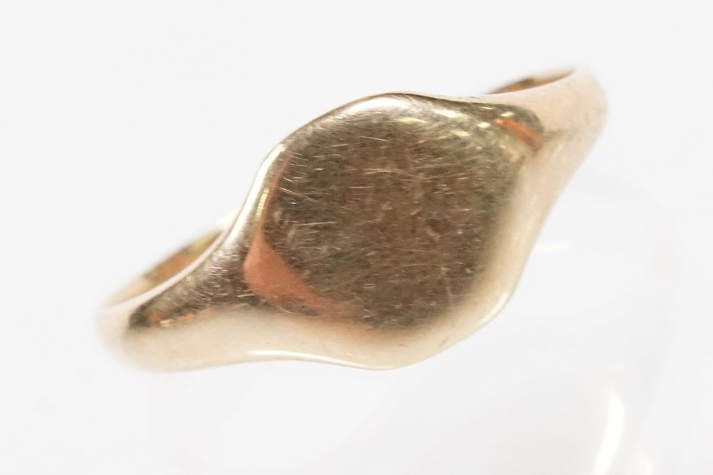 Chester Signet Ring