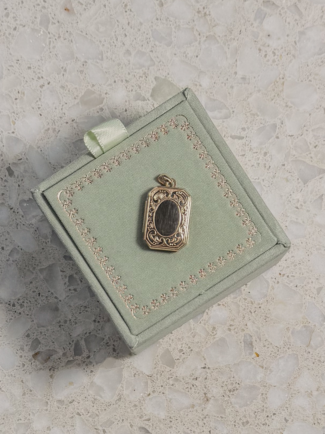 9ct Gold Rectangular Locket
