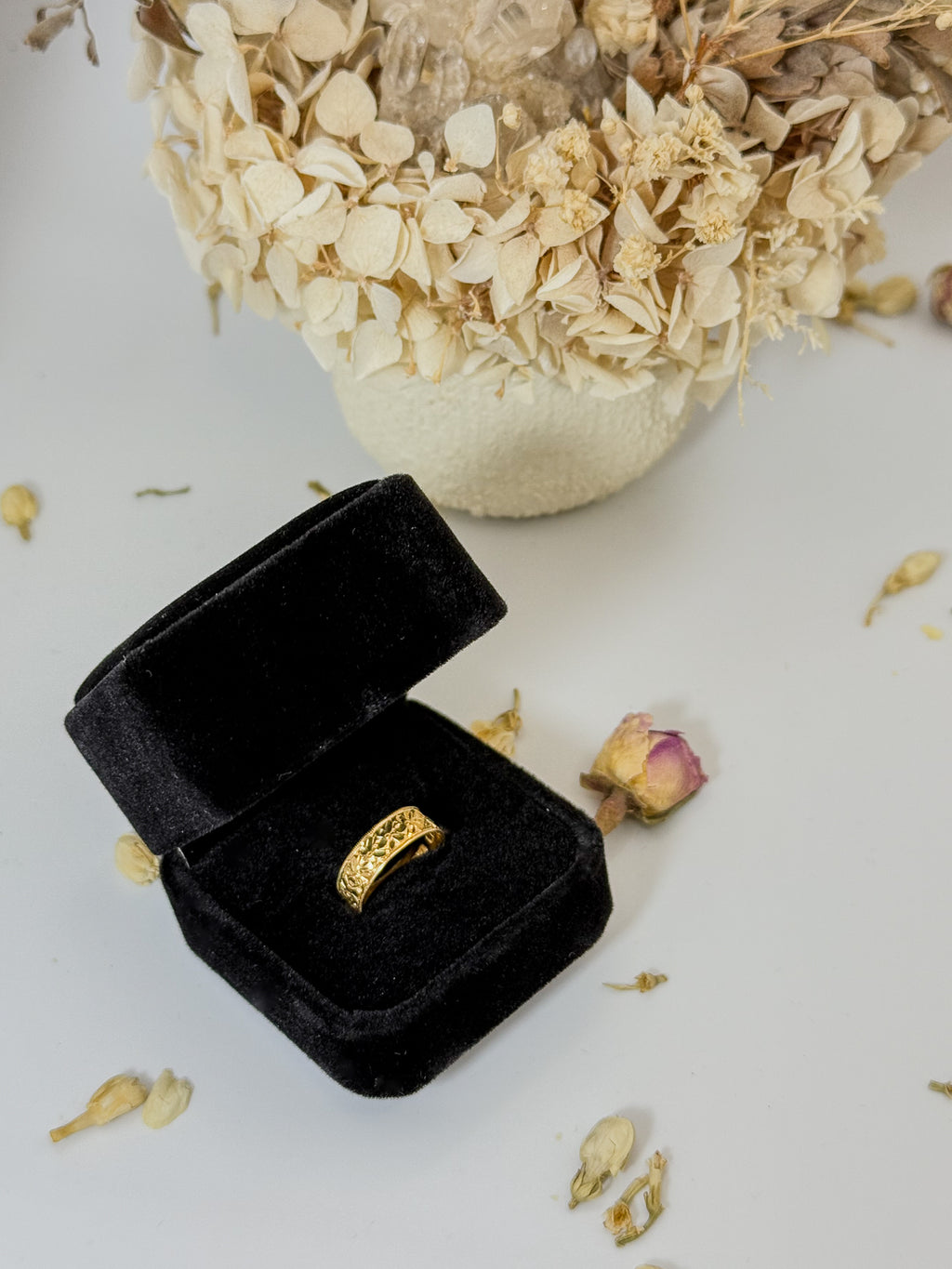 Antique Orange Blossom Gold Band