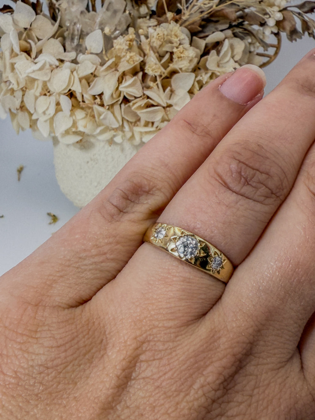 15ct Star-Set Diamond Band