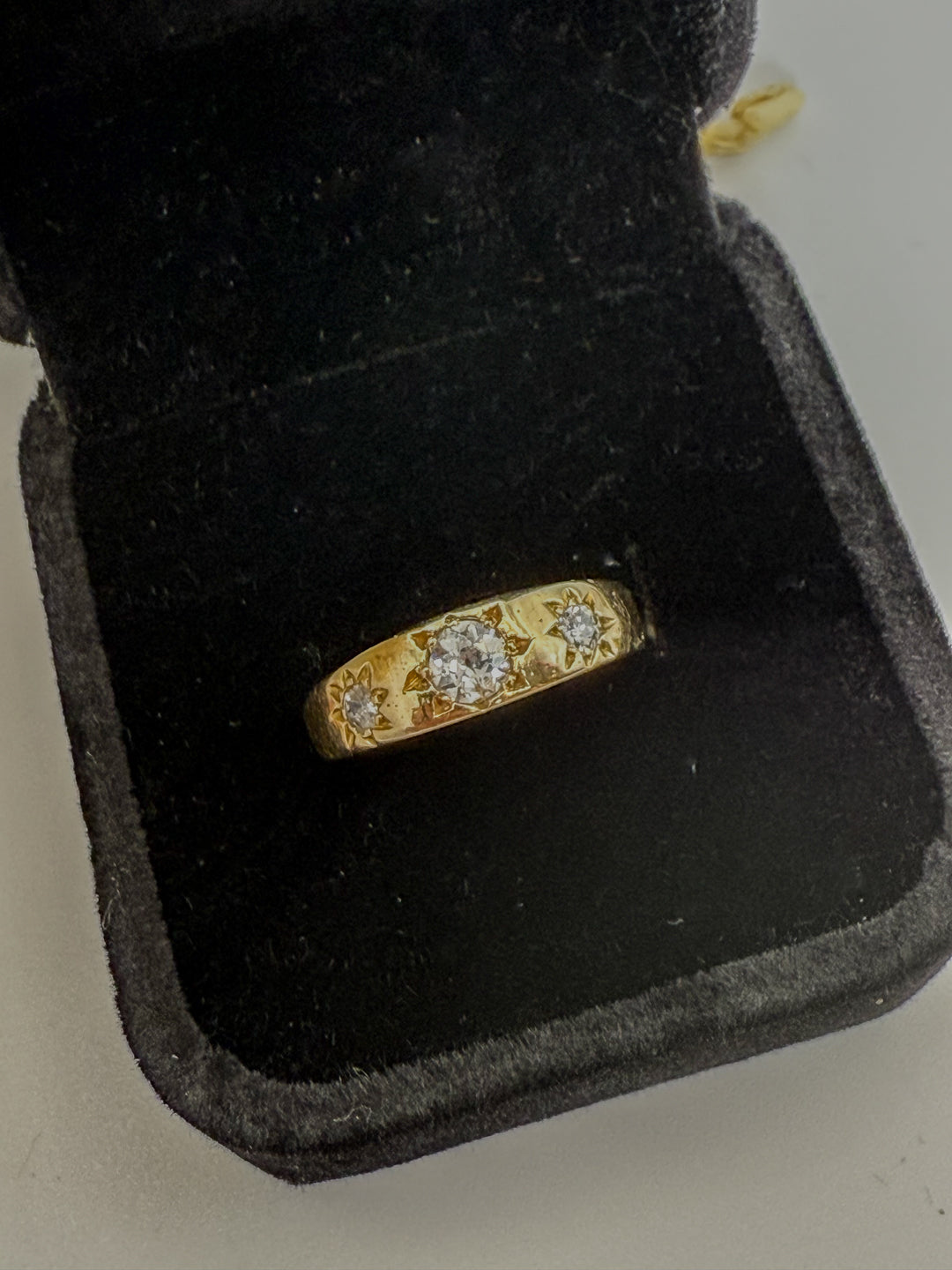 15ct Star-Set Diamond Band