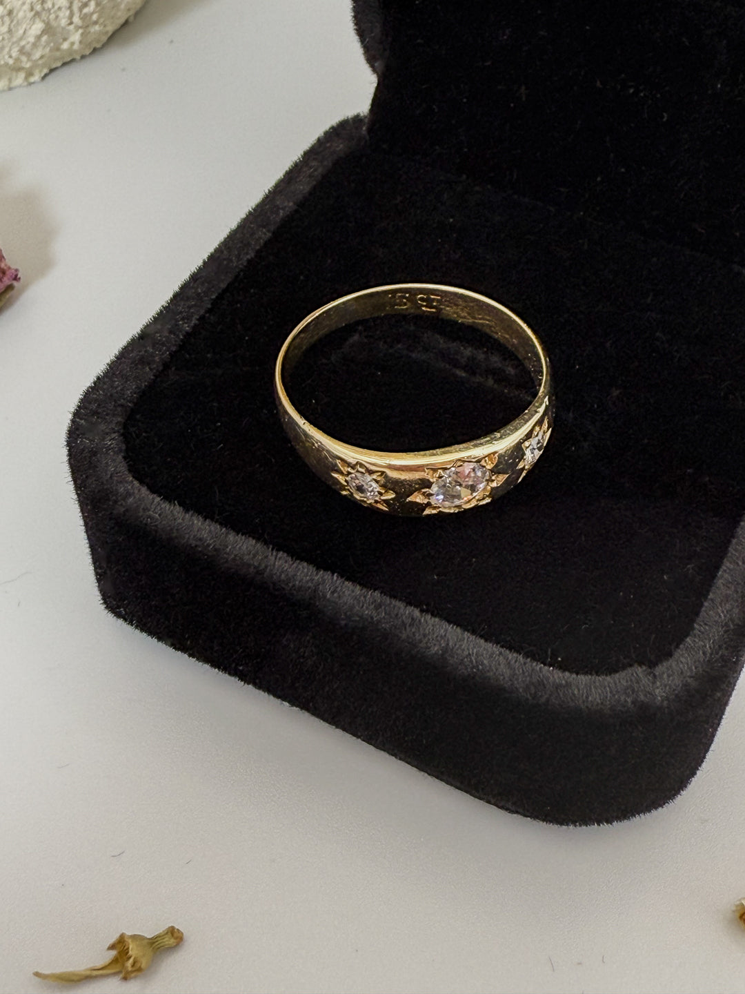 15ct Star-Set Diamond Band