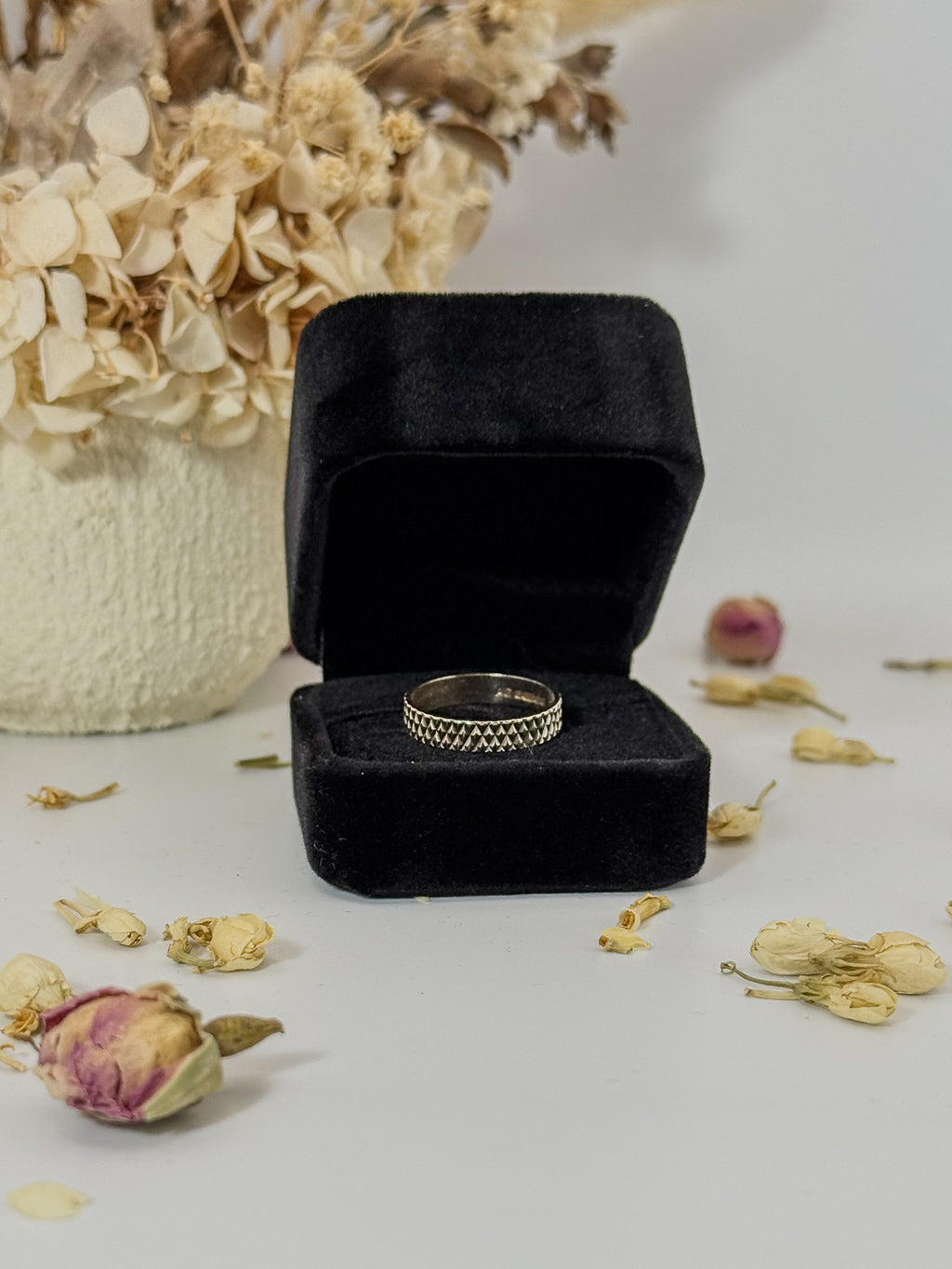 Vintage Crosshatched Ring