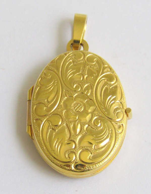 9ct Gold foliate locket