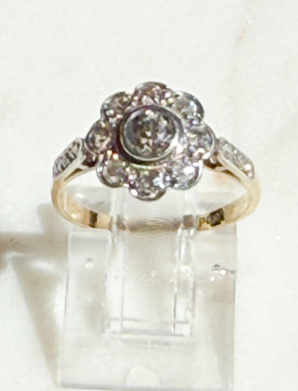 18ct Gold and Platinum Old Cut Diamond Daisy Ring