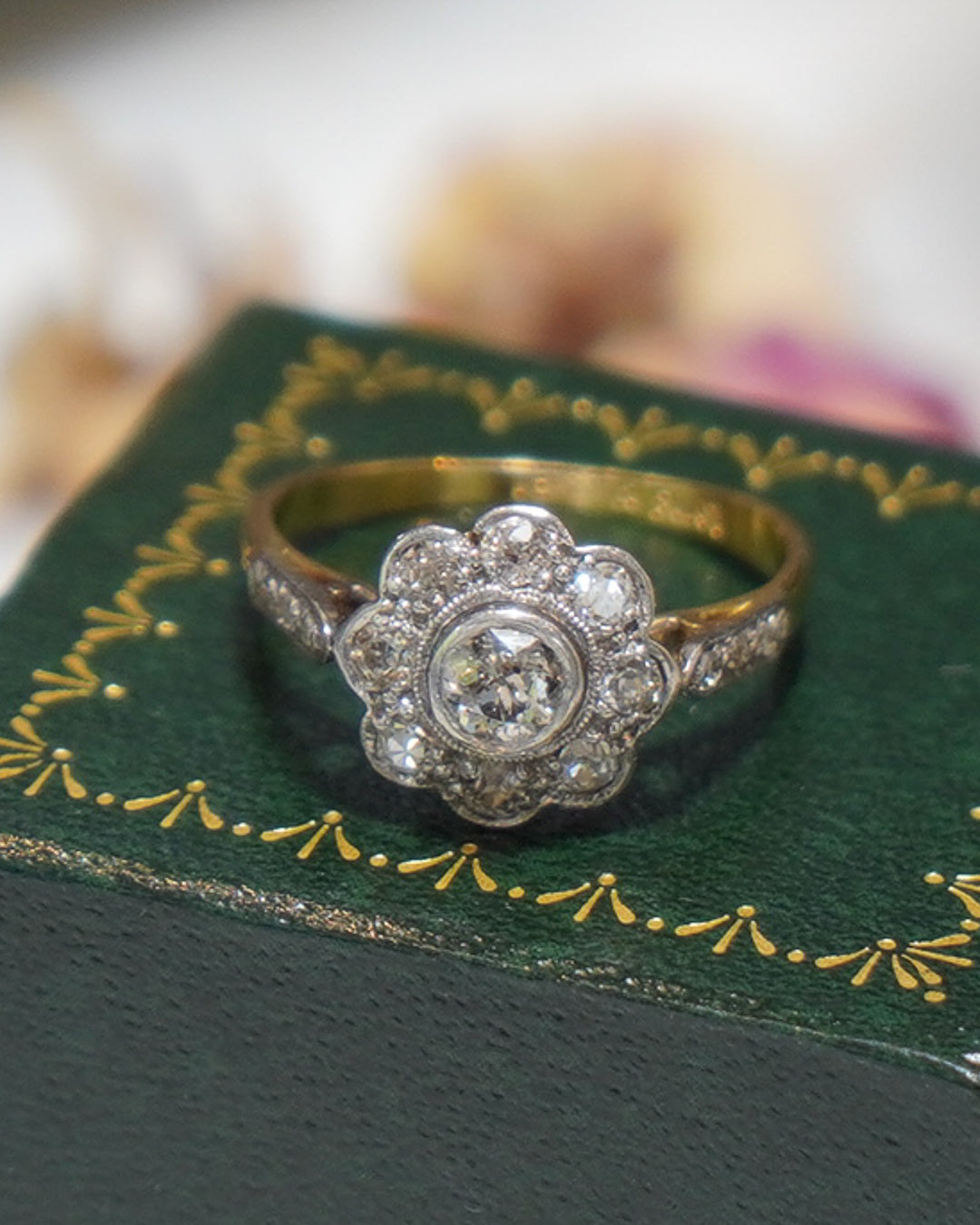18ct Gold and Platinum Old Cut Diamond Daisy Ring