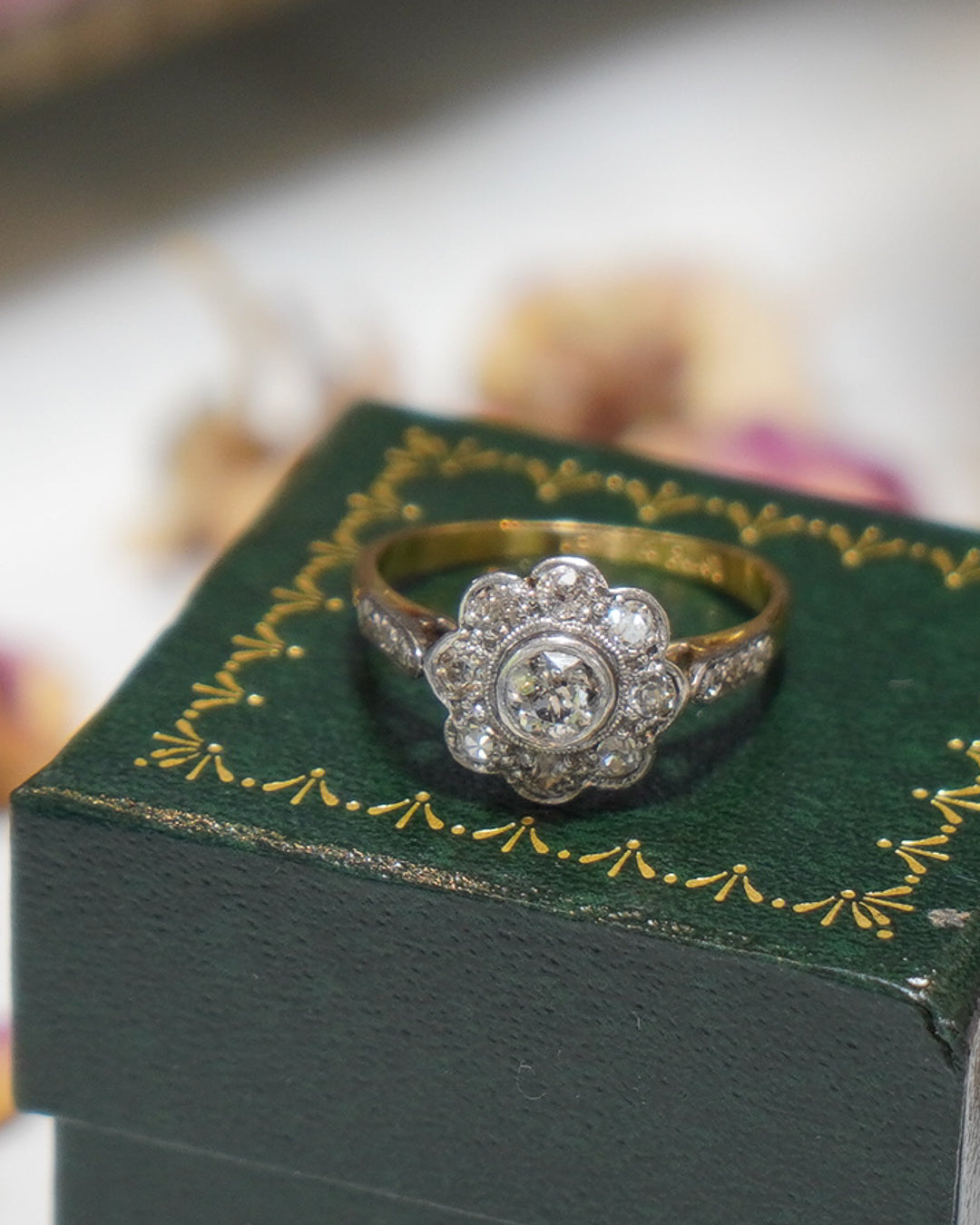 18ct Gold and Platinum Old Cut Diamond Daisy Ring