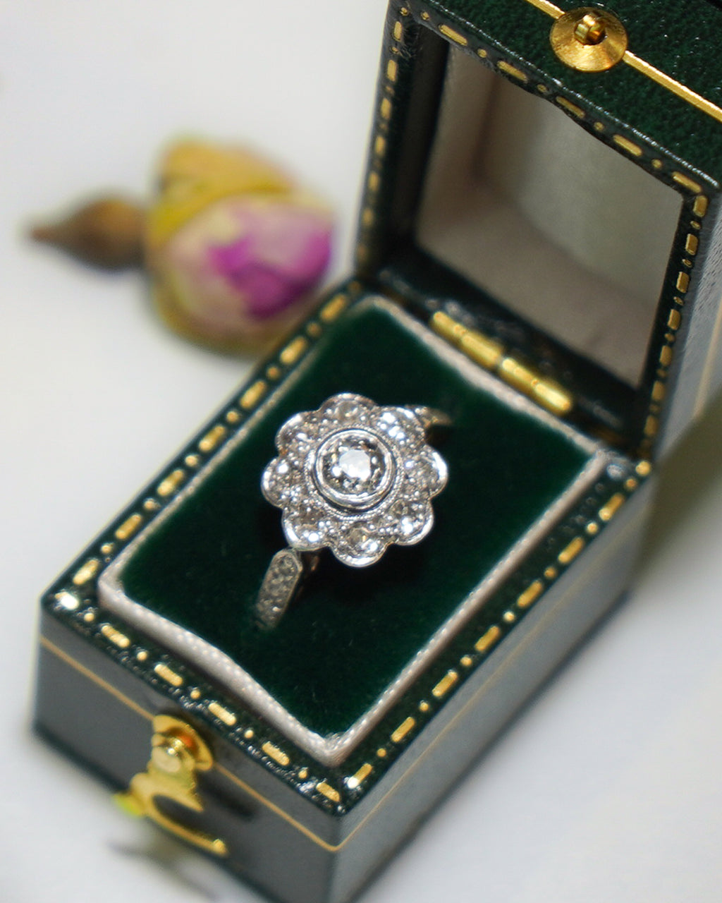 18ct Gold and Platinum Old Cut Diamond Daisy Ring