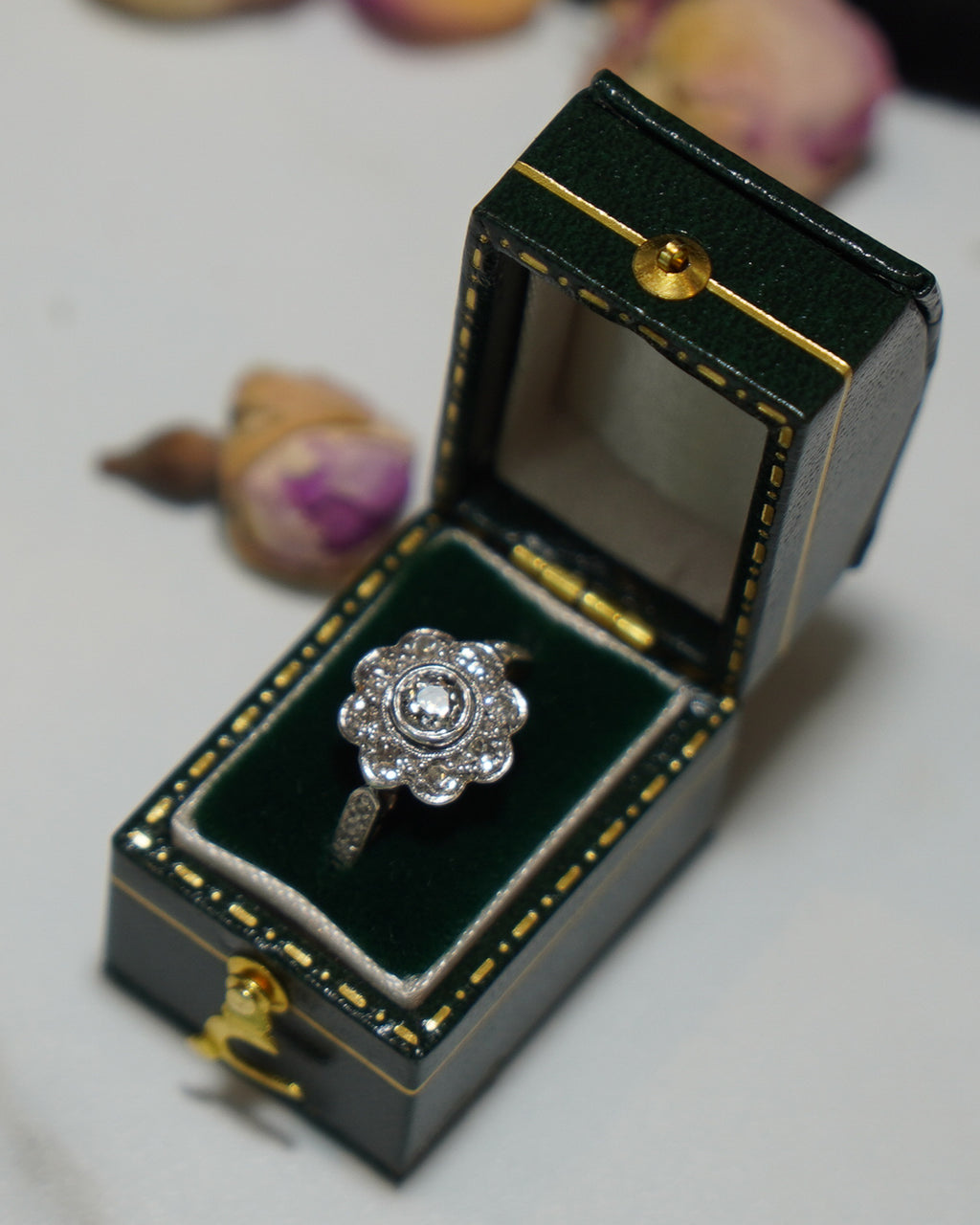 18ct Gold and Platinum Old Cut Diamond Daisy Ring