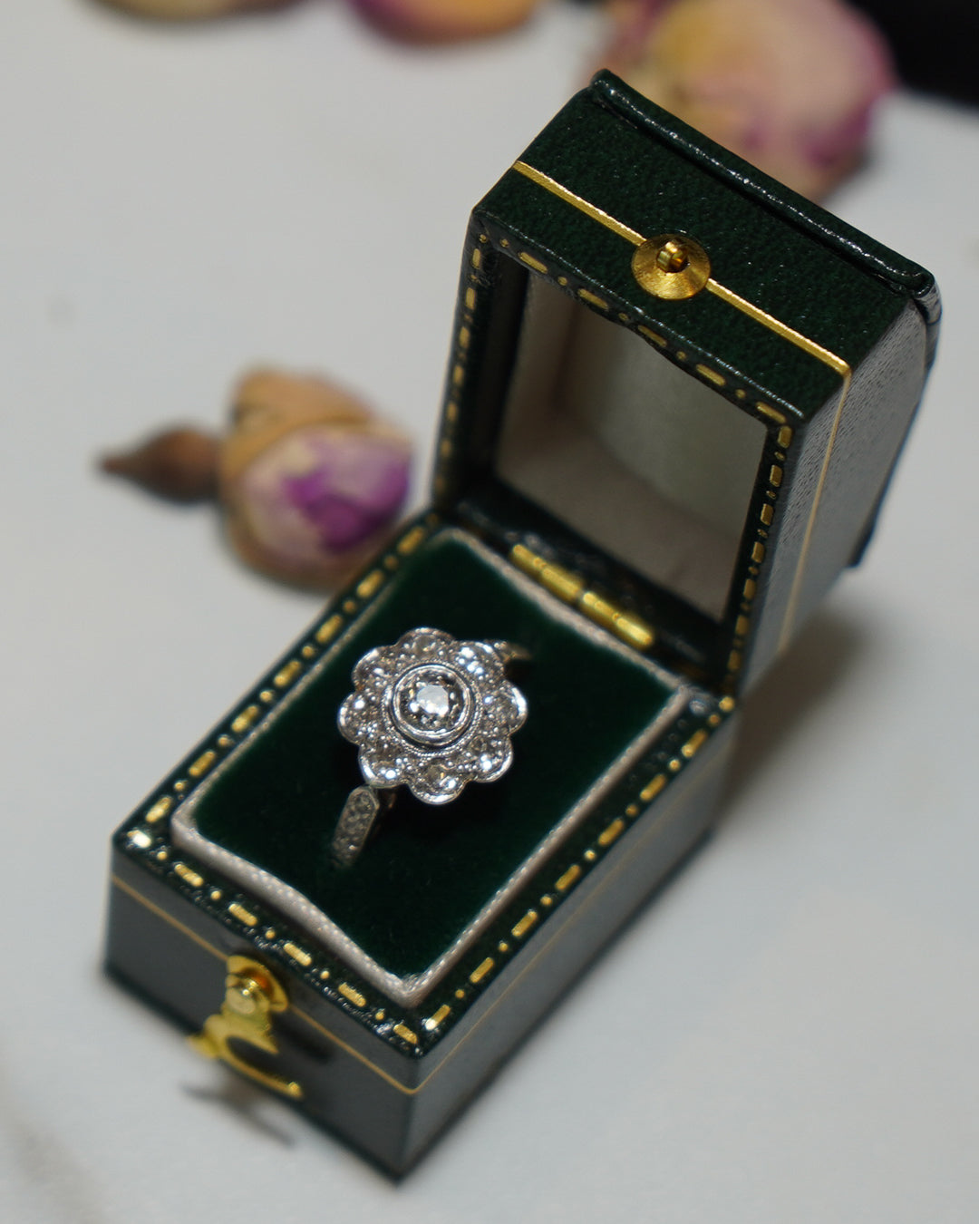 18ct Gold and Platinum Old Cut Diamond Daisy Ring